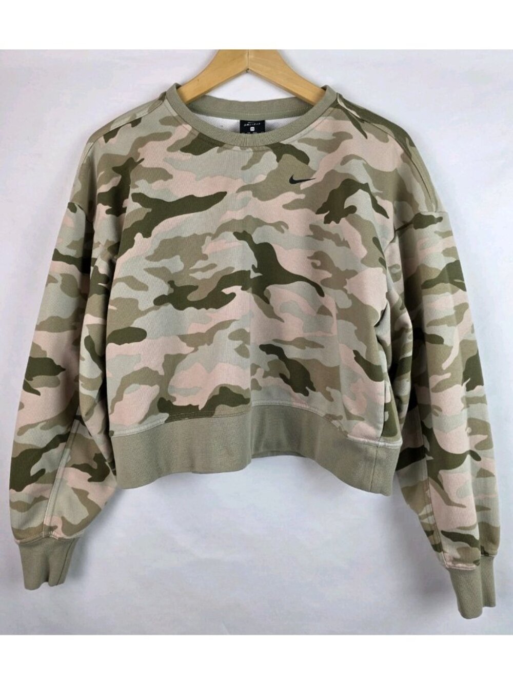 Nike Women's Sweatshirt Size XS Green Camouflage Dri-Fit Cropped Top Long Sleeve